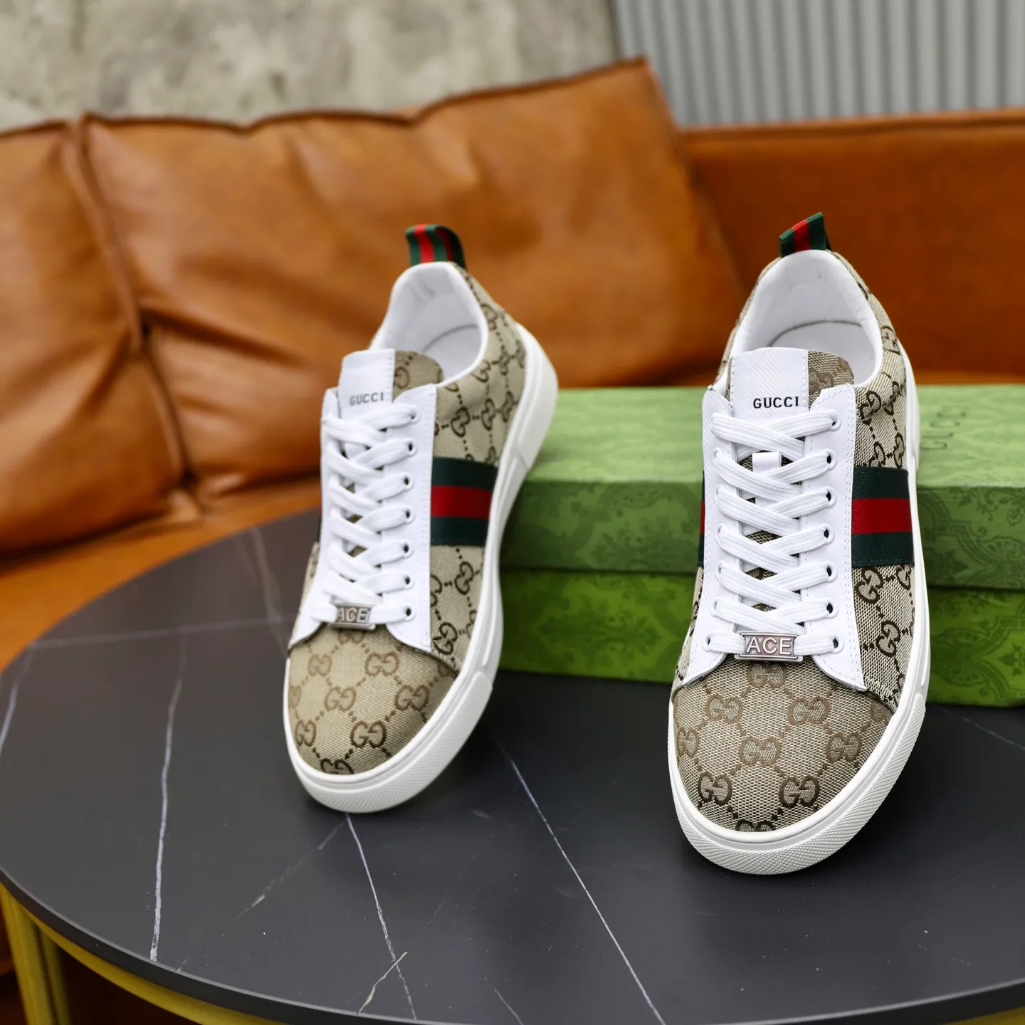 Ex-factory price: 440💰🙅‍♂️🙅‍♂️🙅‍♂️ Brand: GUCCI Standard code: 38-44 (45 customized) Grade: Same as the official website Material: Original material splicing Comfortable and breathable lining Lightweight and wear-resistant sports outsole Style category: Men's fashionable casual shoes Running sneakers Distinguished luxury brand elements Top luxury Color: actual picture color